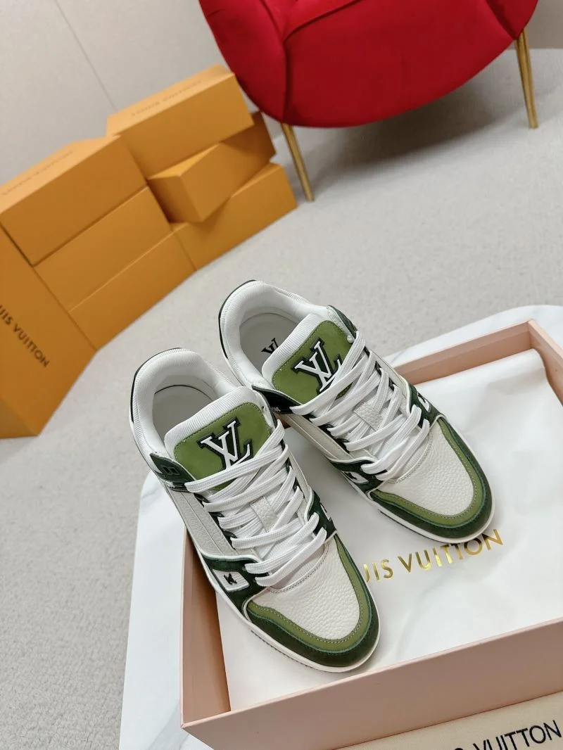 Casual Louis Vuitton Trainer Sneaker 31709