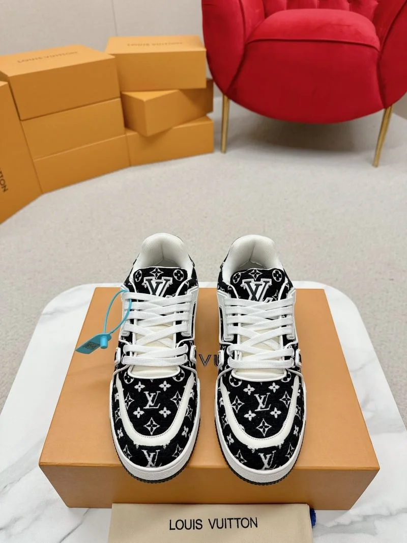 Elegant Louis Vuitton Trainer Sneaker 31721