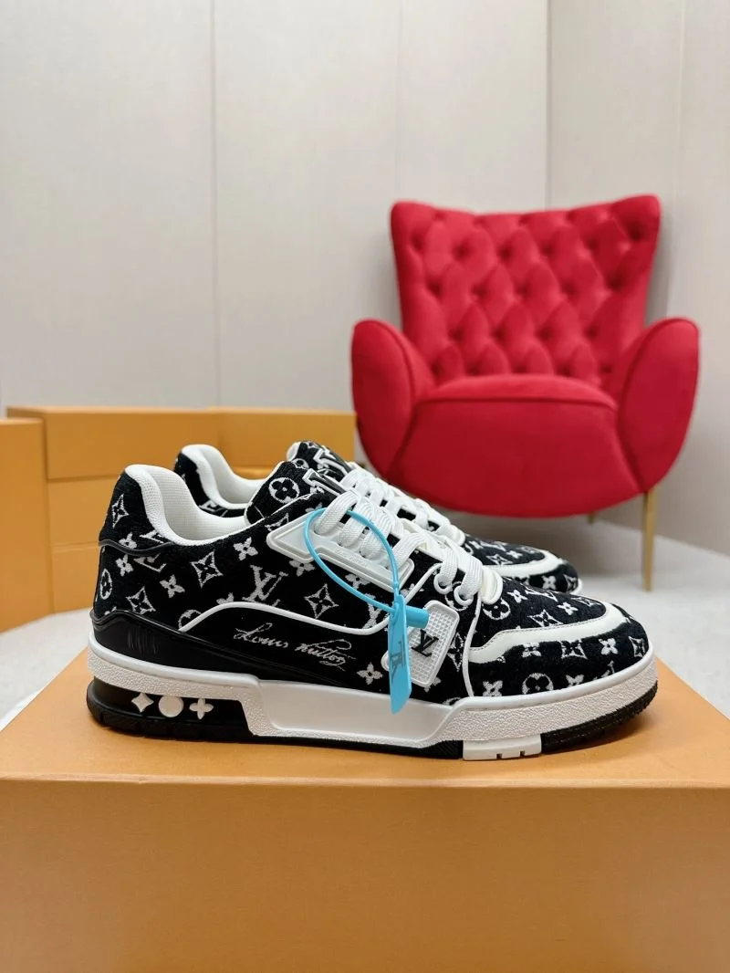 Elegant Louis Vuitton Trainer Sneaker 31721