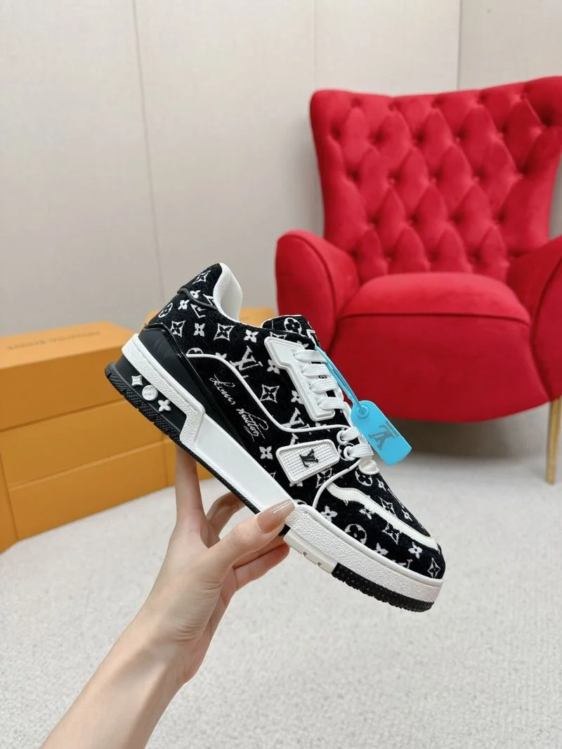 Elegant Louis Vuitton Trainer Sneaker 31721