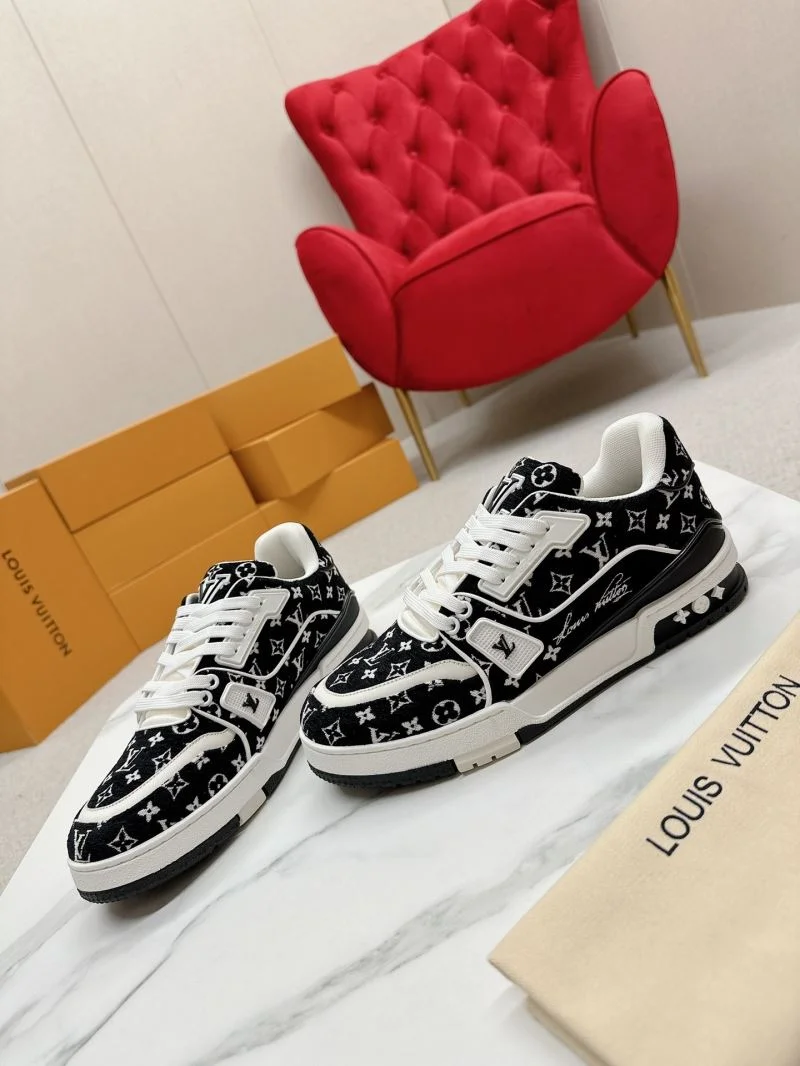 Elegant Louis Vuitton Trainer Sneaker 31721