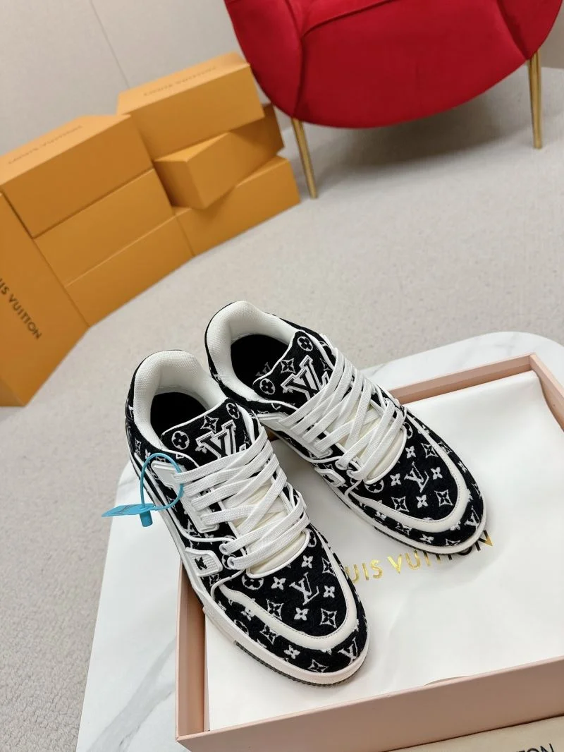 Elegant Louis Vuitton Trainer Sneaker 31721