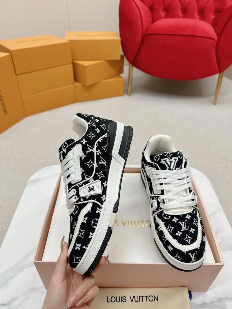 Elegant Louis Vuitton Trainer Sneaker 31721