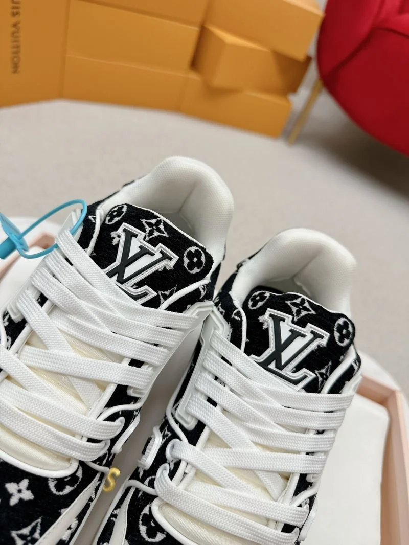 Elegant Louis Vuitton Trainer Sneaker 31721