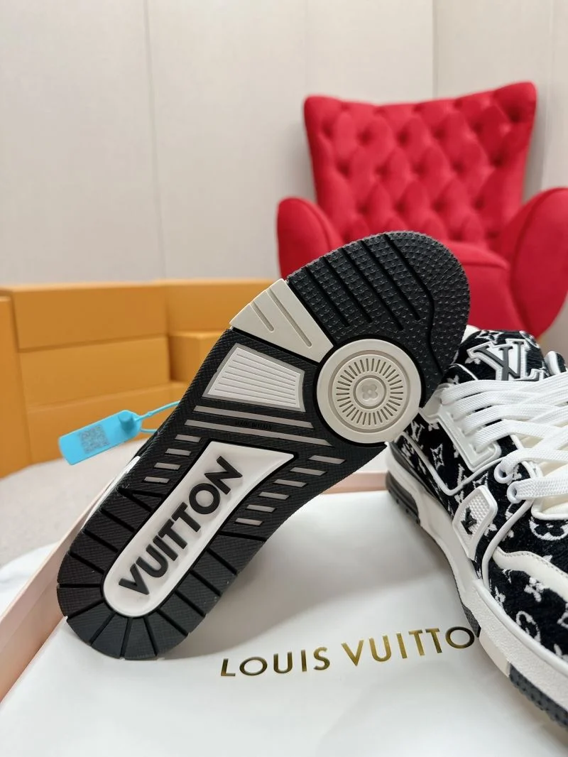 Elegant Louis Vuitton Trainer Sneaker 31721