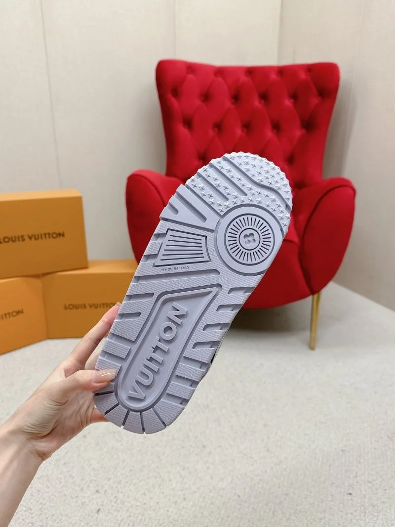 Louis Vuitton Trainer Sneaker Functional 31717
