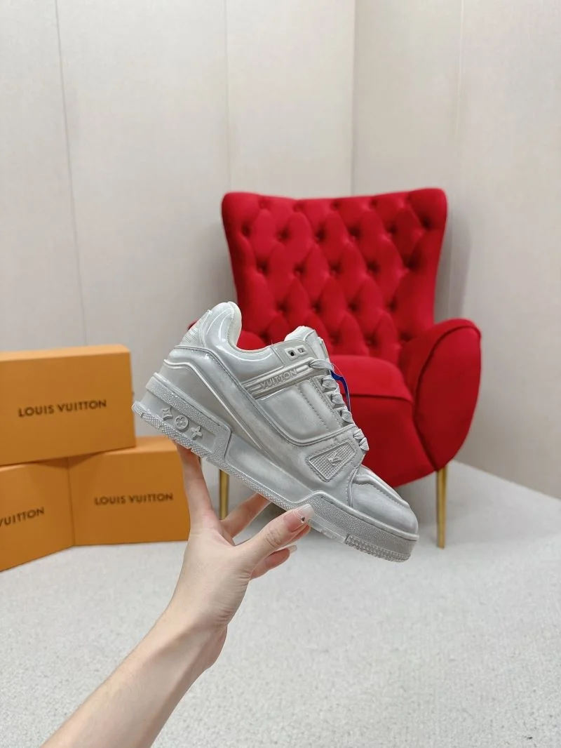 Snug Louis Vuitton Trainer Sneaker 31706
