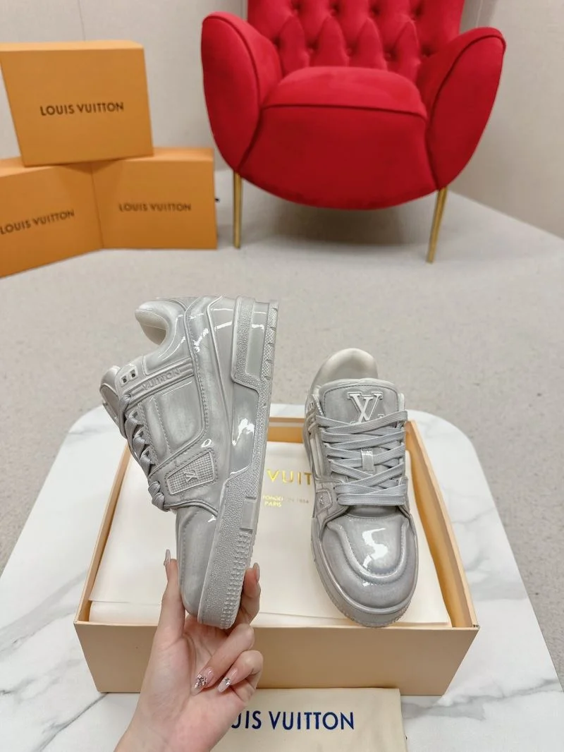 Snug Louis Vuitton Trainer Sneaker 31706