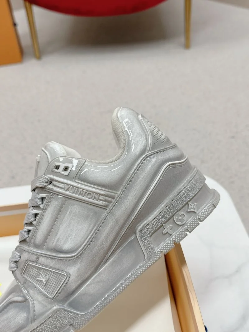 Snug Louis Vuitton Trainer Sneaker 31706
