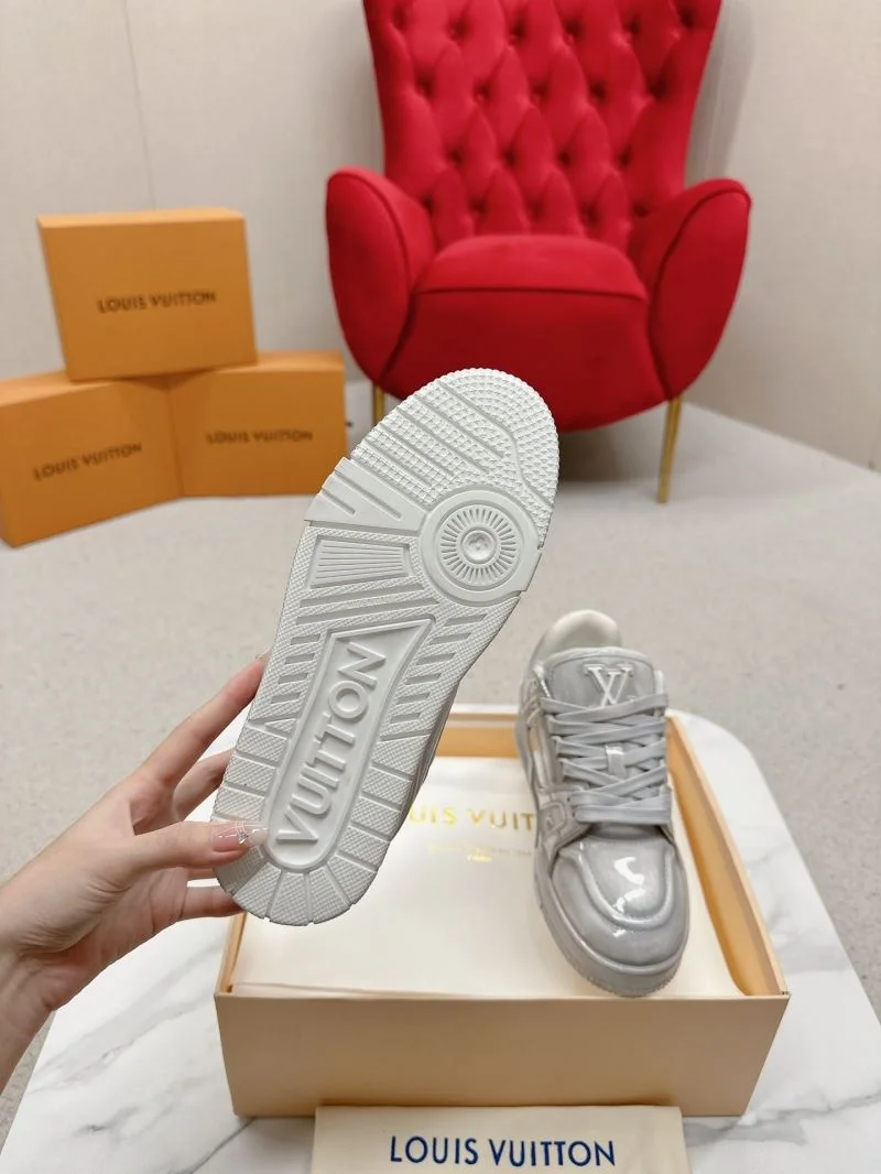 Snug Louis Vuitton Trainer Sneaker 31706