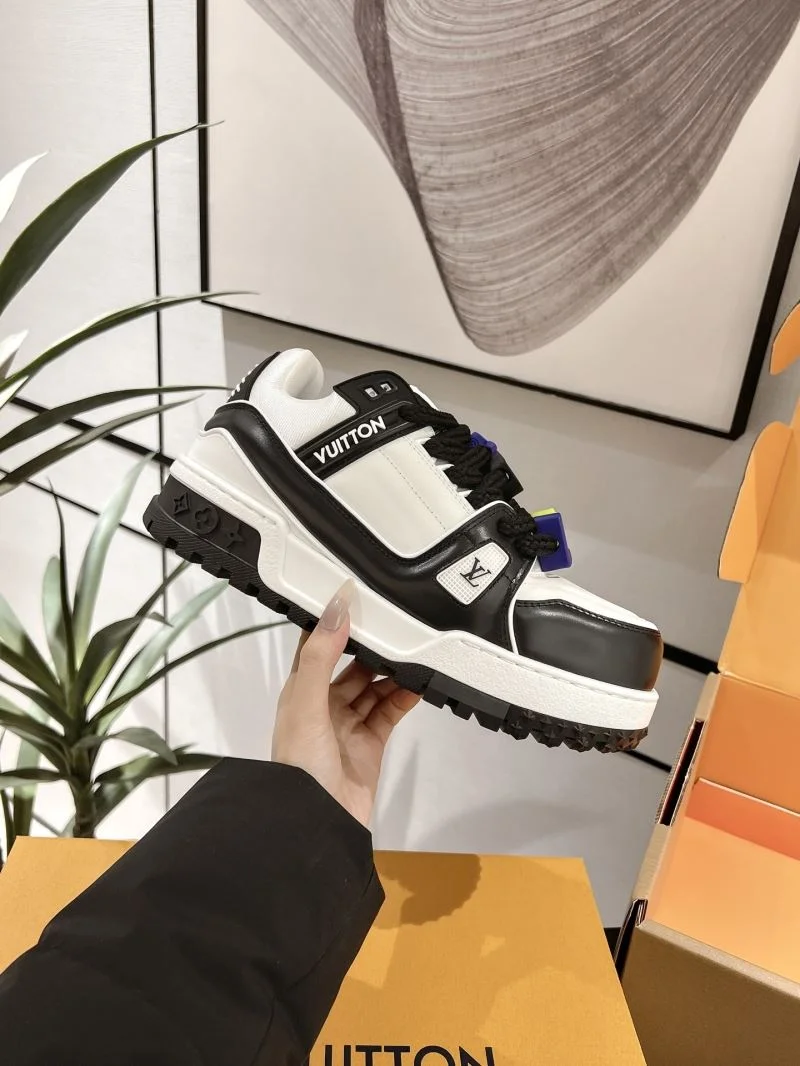 Louis Vuitton Trainer Sneaker Supportive 31685