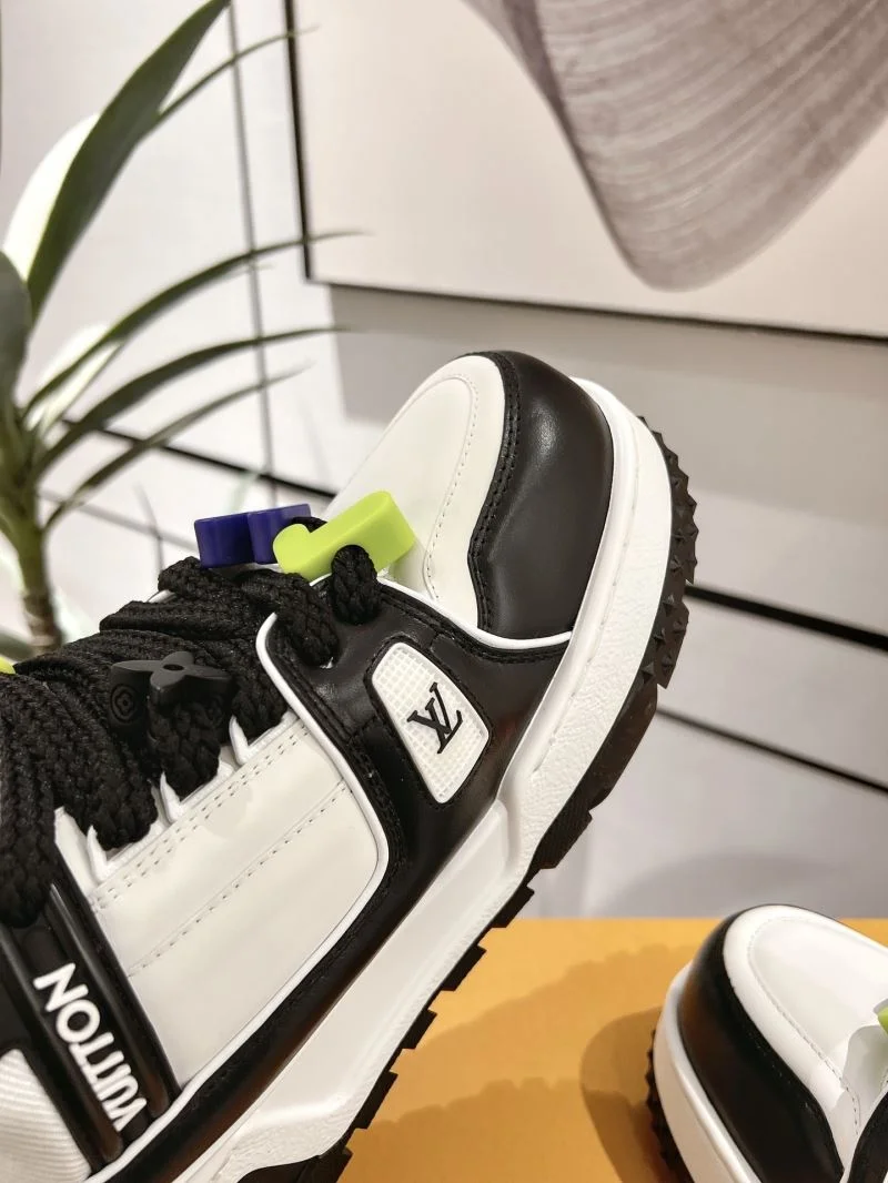 Louis Vuitton Trainer Sneaker Supportive 31685