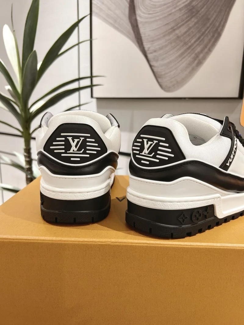 Louis Vuitton Trainer Sneaker Supportive 31685