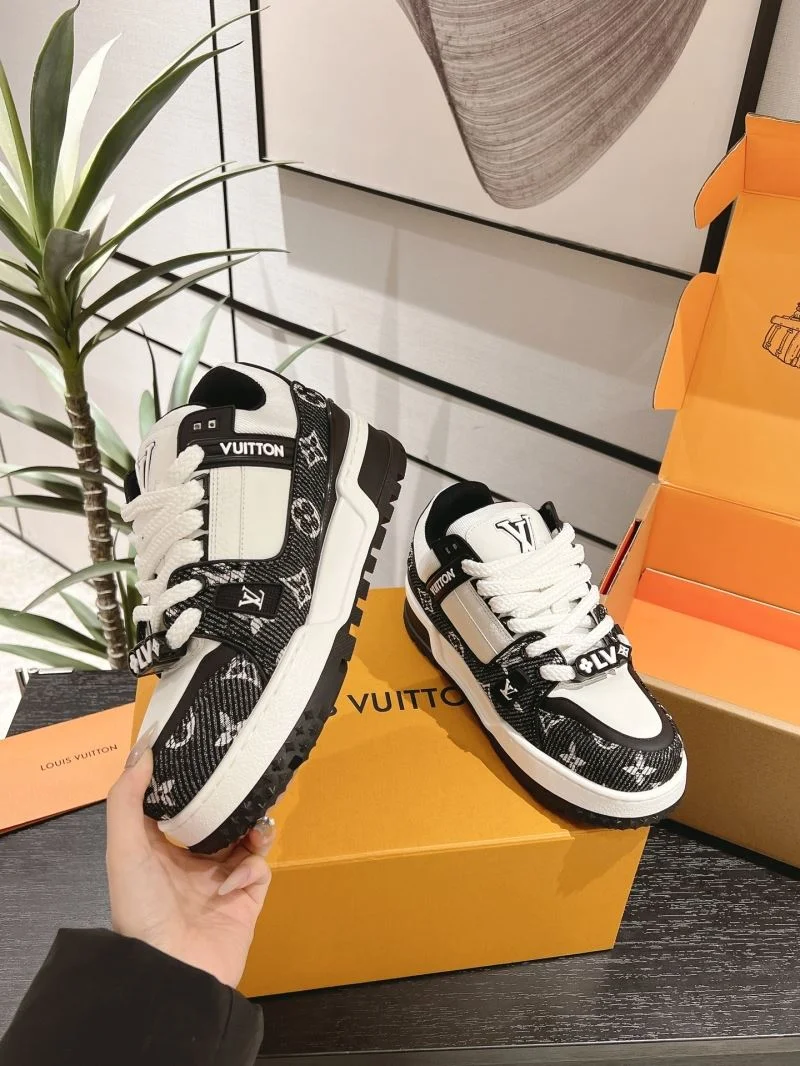 Louis Vuitton Trainer Sneaker Sleek 31682