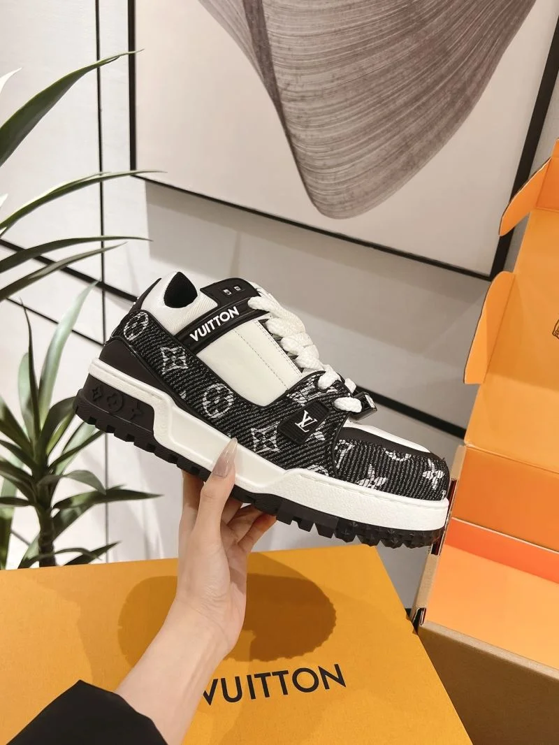 Louis Vuitton Trainer Sneaker Sleek 31682