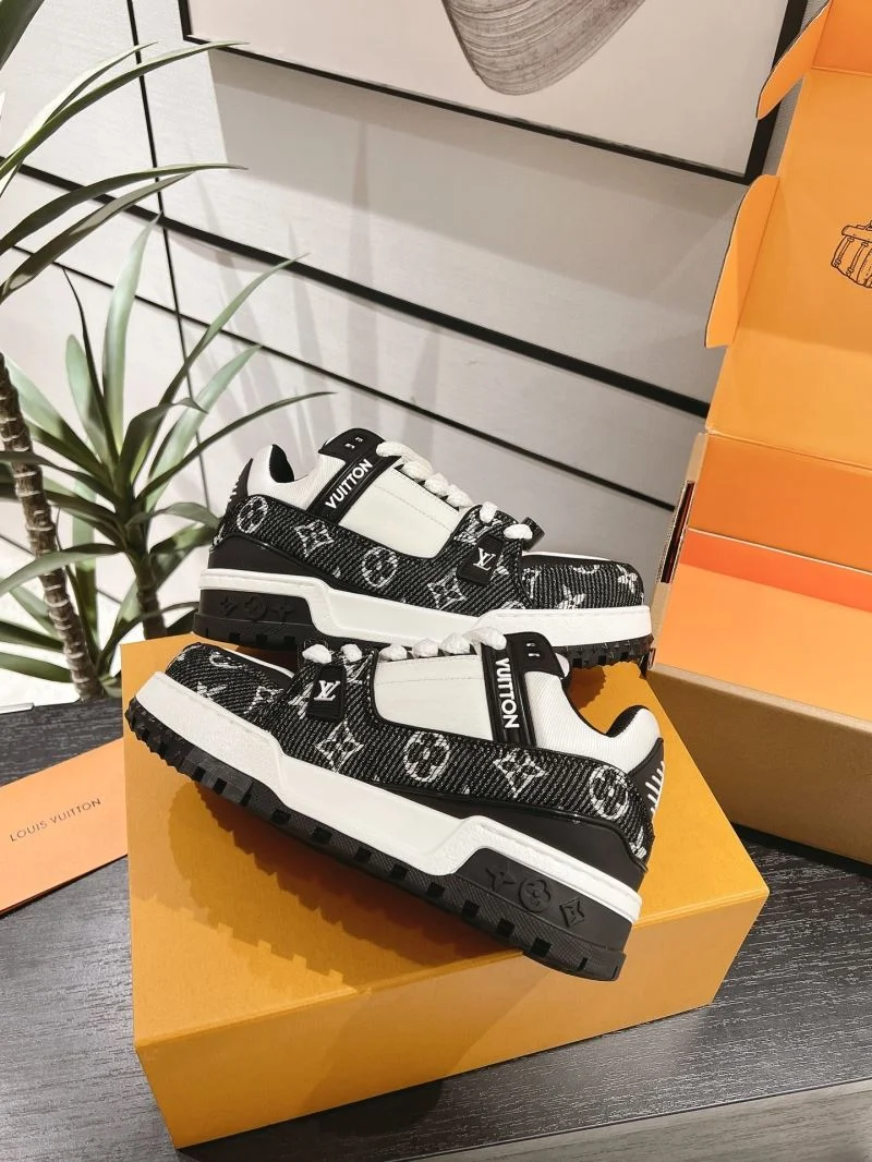 Louis Vuitton Trainer Sneaker Sleek 31682