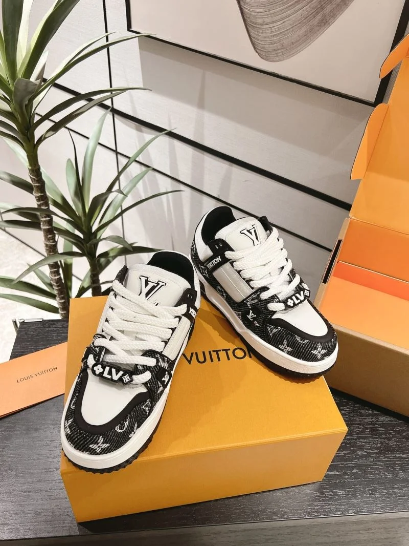 Louis Vuitton Trainer Sneaker Sleek 31682