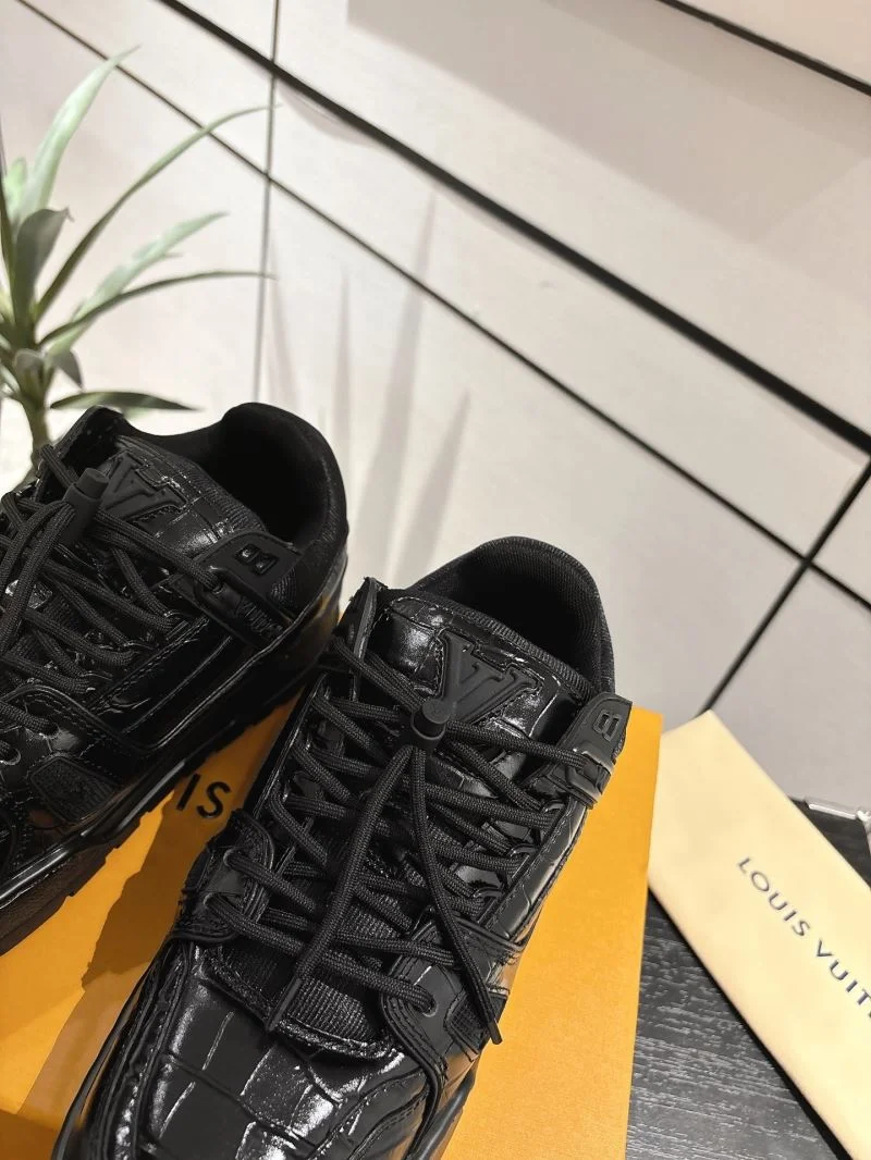 Louis Vuitton Trainer Sneaker Unique 31678