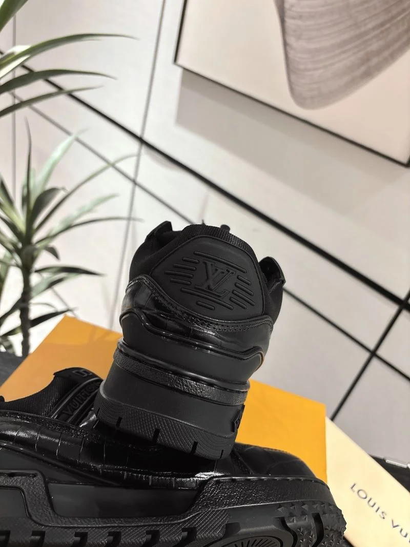 Louis Vuitton Trainer Sneaker Unique 31678