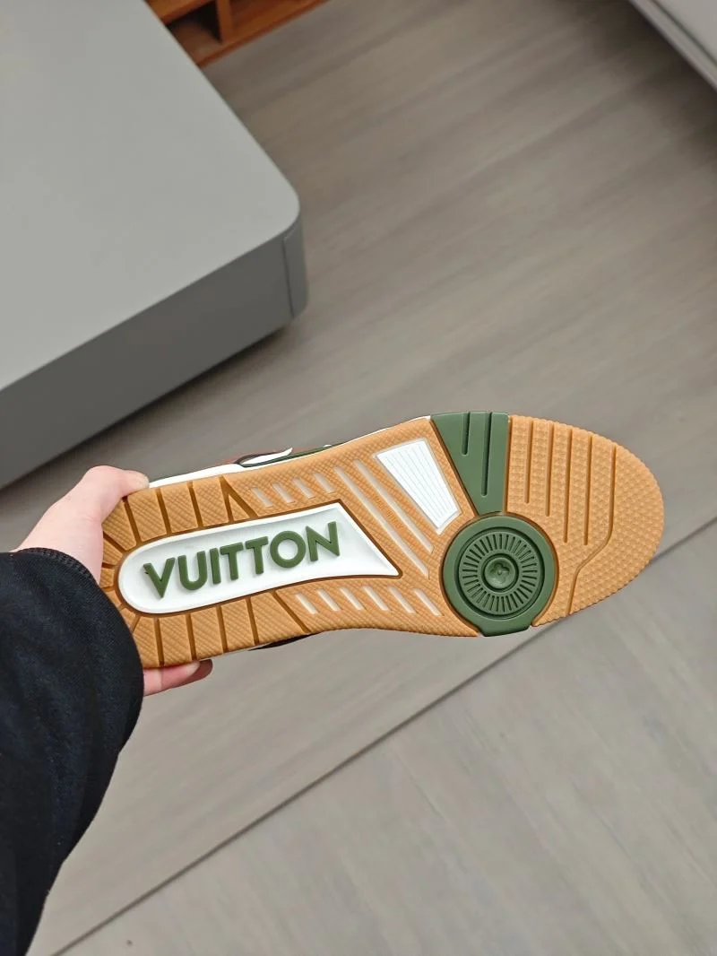 Unisex Louis Vuitton Trainer Sneaker 32561