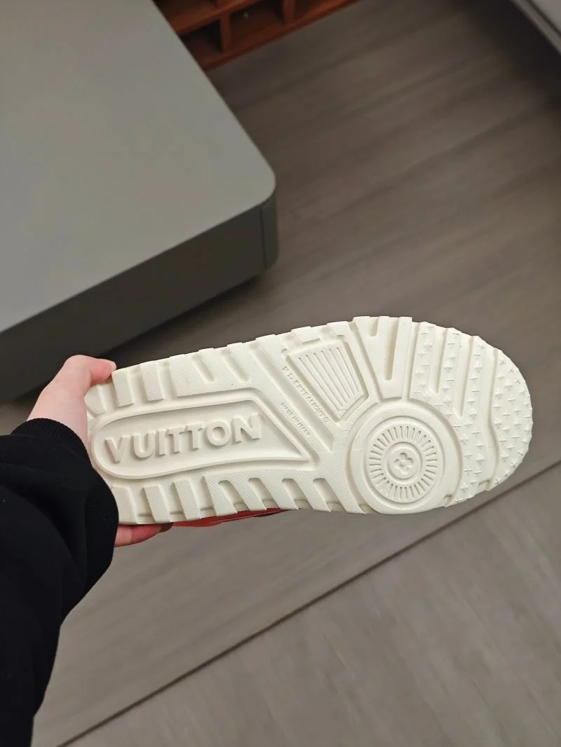 Stylish Louis Vuitton Trainer Sneaker 32571