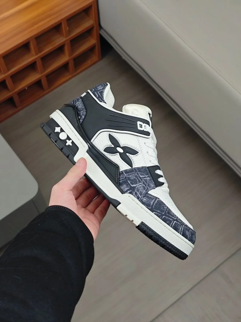Louis Vuitton Trainer Sneaker EasyCare 32565