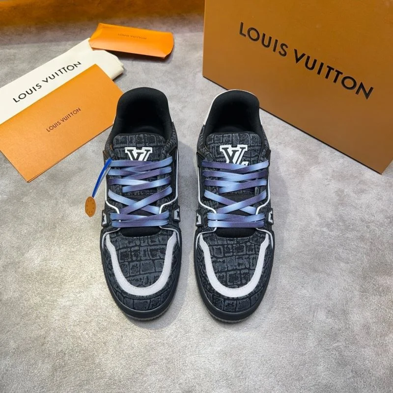 Sleek Louis Vuitton Trainer Sneaker 32563
