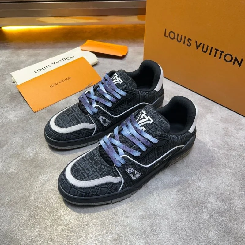 Sleek Louis Vuitton Trainer Sneaker 32563