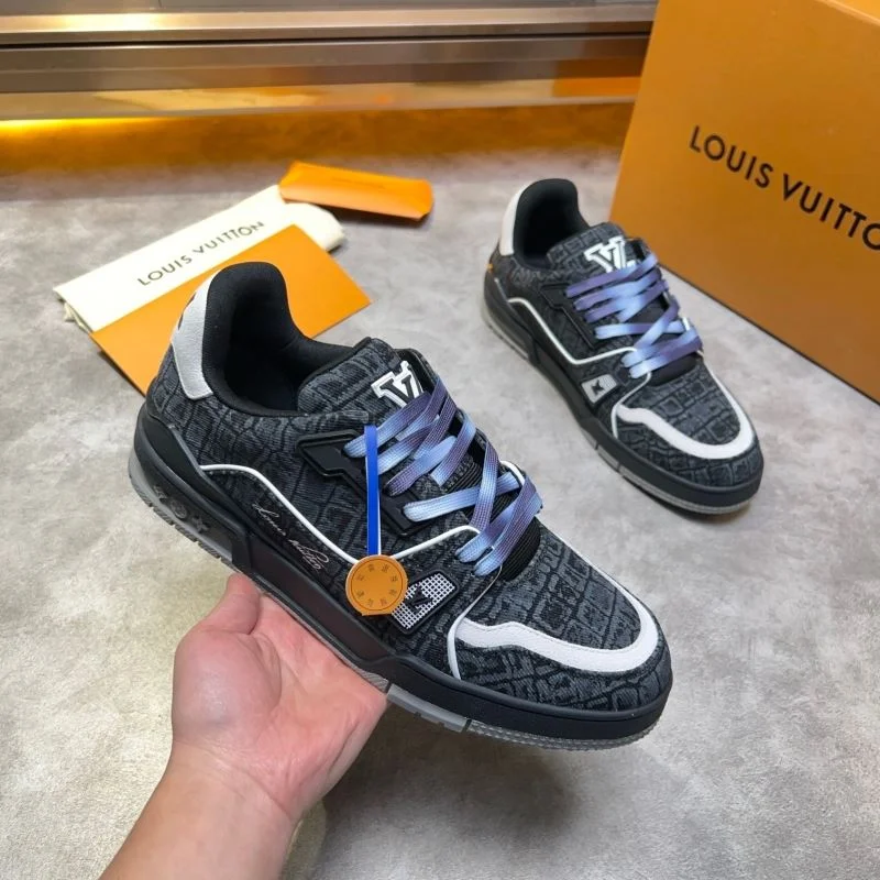 Sleek Louis Vuitton Trainer Sneaker 32563
