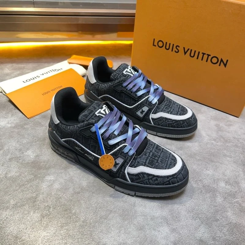 Sleek Louis Vuitton Trainer Sneaker 32563