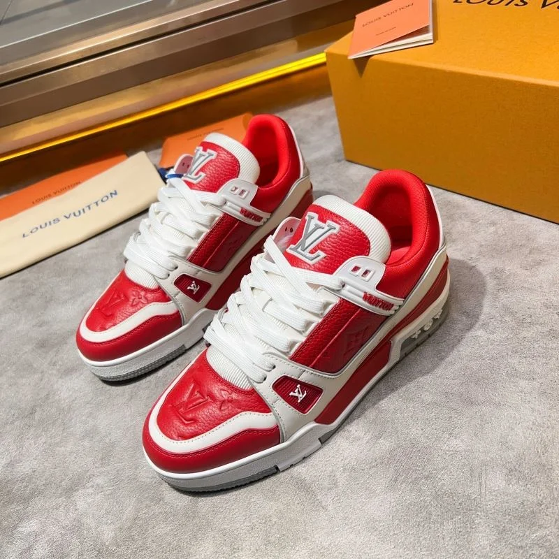 Sleek Louis Vuitton Trainer Sneaker 32559