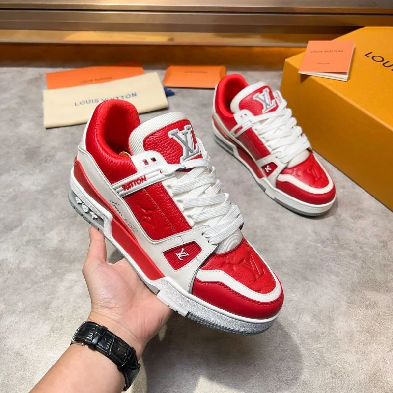 Sleek Louis Vuitton Trainer Sneaker 32559