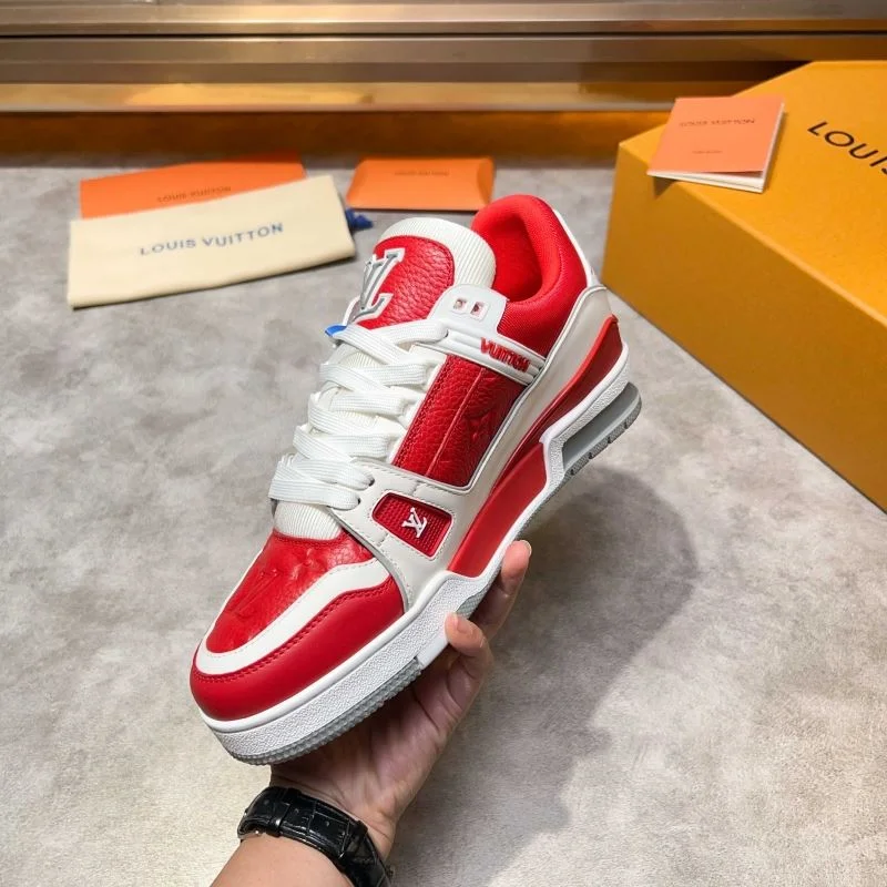 Sleek Louis Vuitton Trainer Sneaker 32559