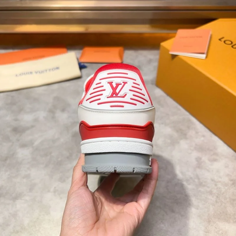 Sleek Louis Vuitton Trainer Sneaker 32559