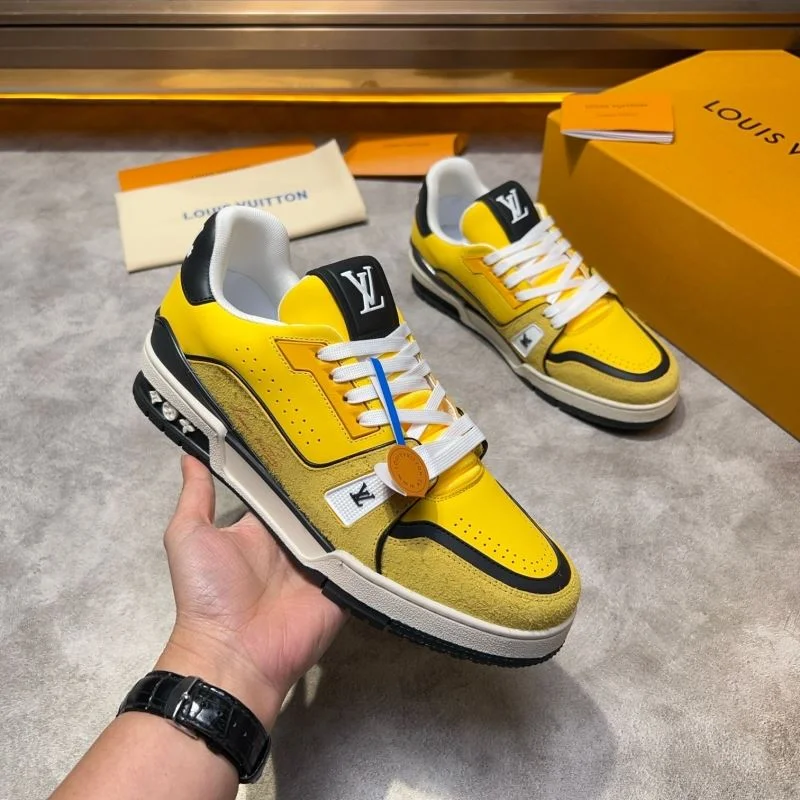 Elegant Louis Vuitton Trainer Sneaker 32568