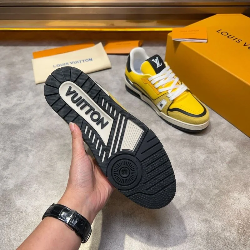 Elegant Louis Vuitton Trainer Sneaker 32568