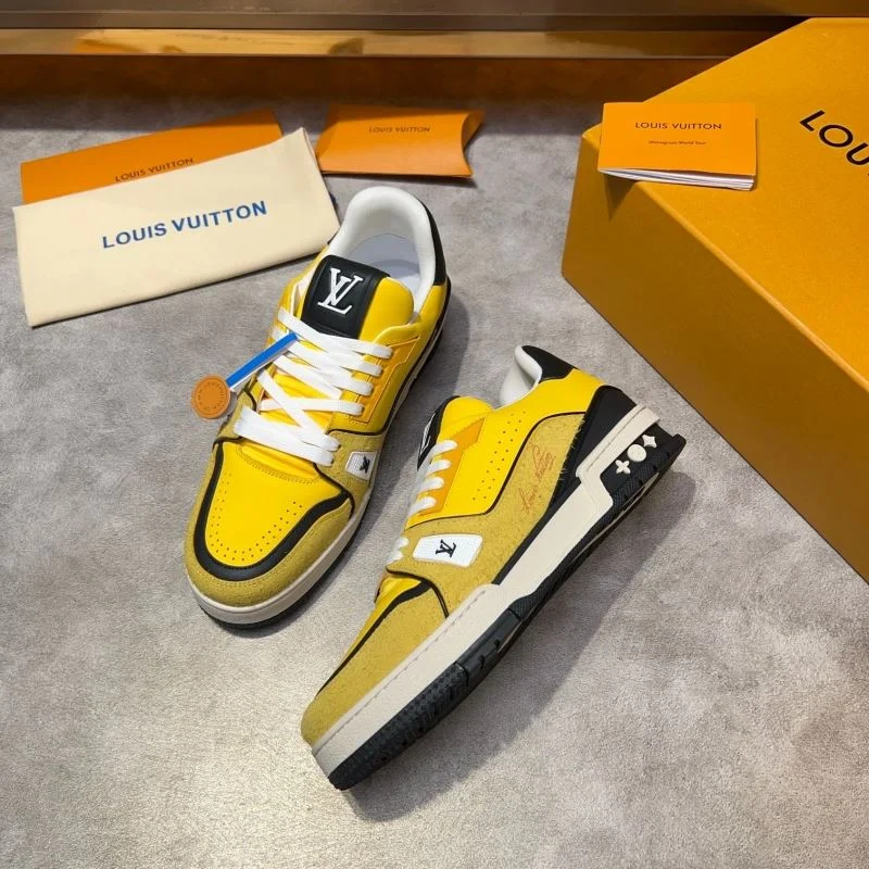 Elegant Louis Vuitton Trainer Sneaker 32568