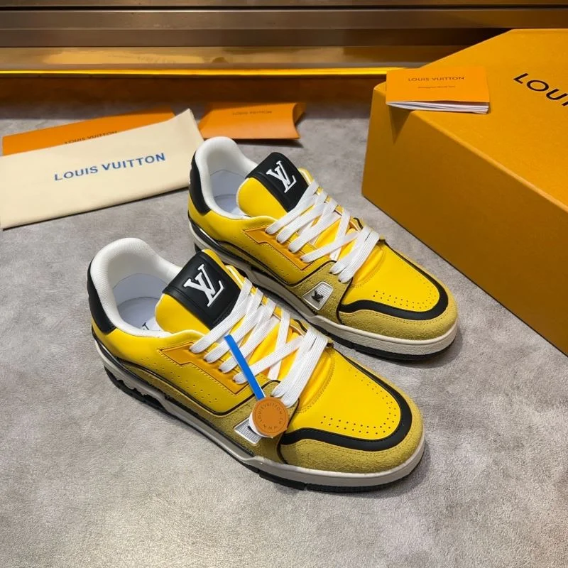 Elegant Louis Vuitton Trainer Sneaker 32568