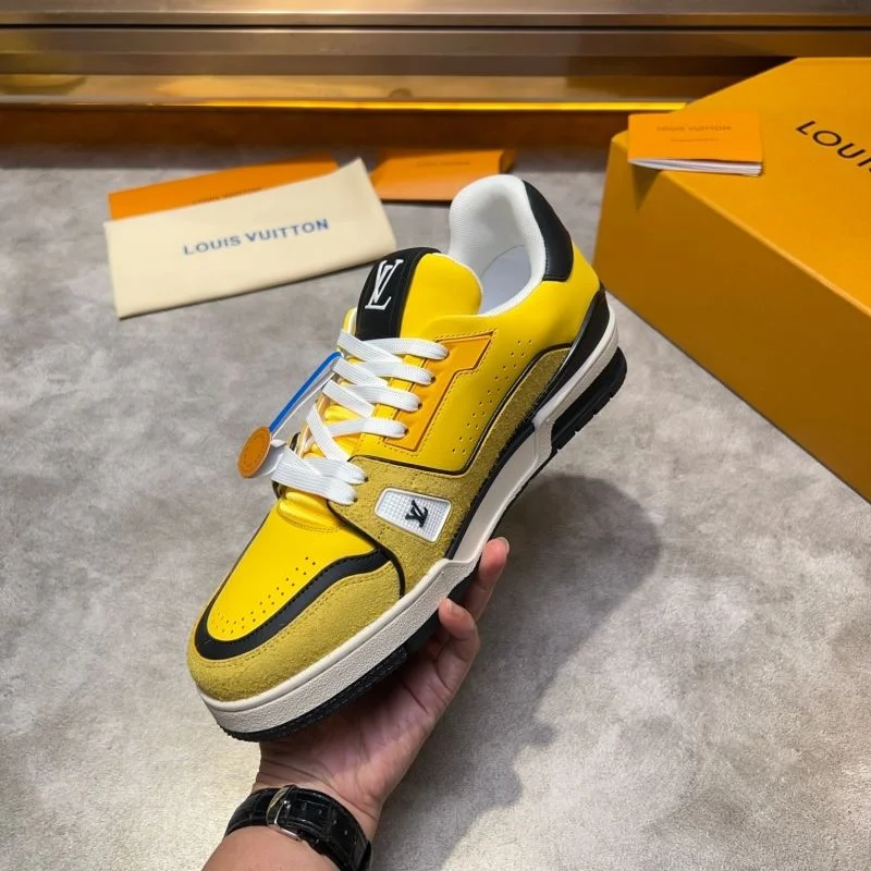Elegant Louis Vuitton Trainer Sneaker 32568