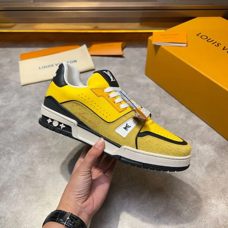 Elegant Louis Vuitton Trainer Sneaker 32568
