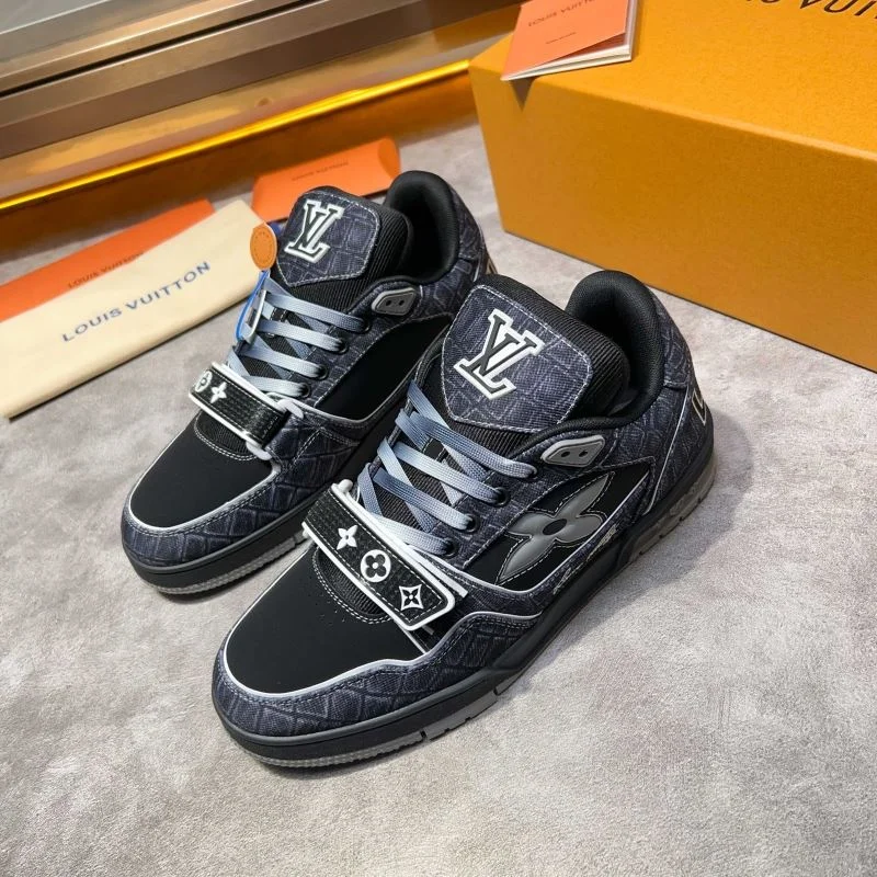 Louis Vuitton Trainer Sneaker Refined 32557