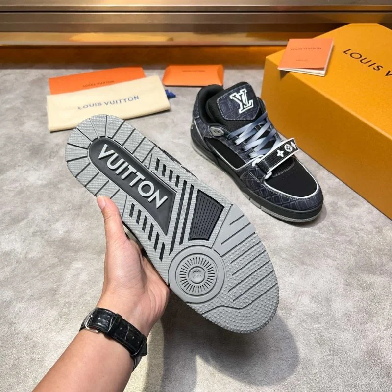 Louis Vuitton Trainer Sneaker Refined 32557