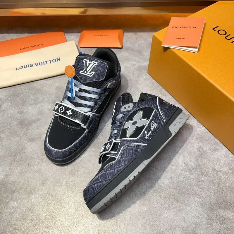 Louis Vuitton Trainer Sneaker Refined 32557