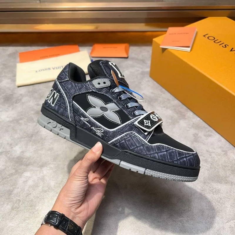 Louis Vuitton Trainer Sneaker Refined 32557