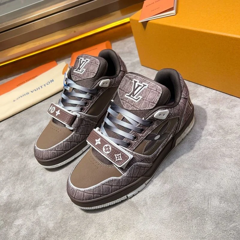 EyeCatching Louis Vuitton Trainer Sneaker 32549