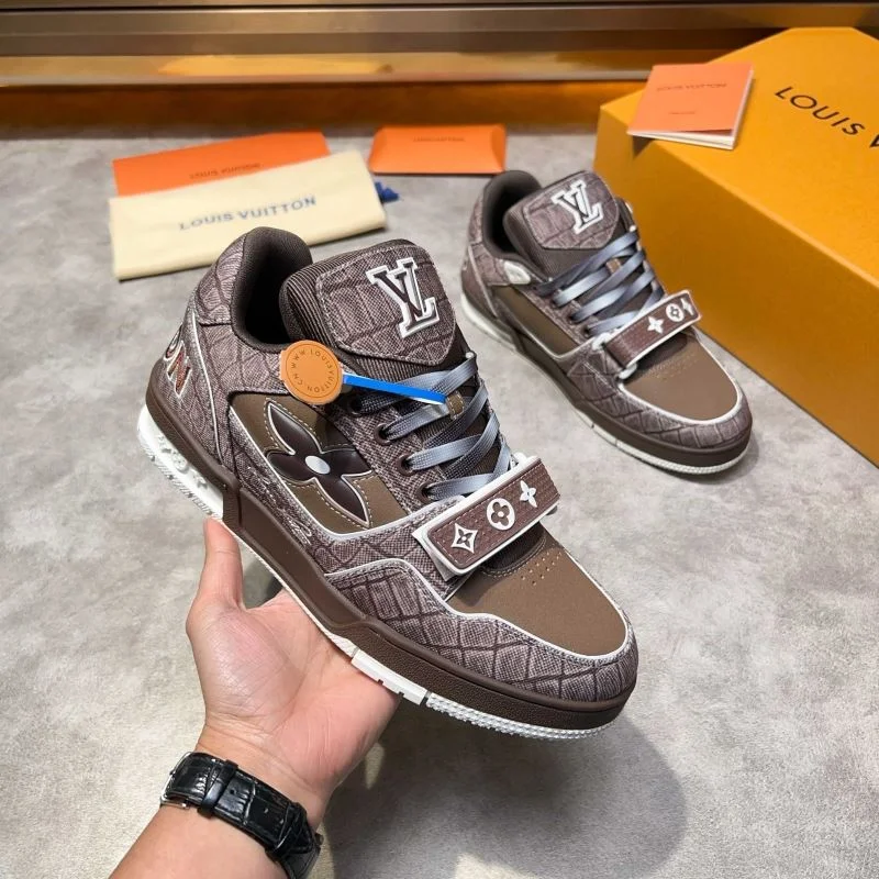 EyeCatching Louis Vuitton Trainer Sneaker 32549