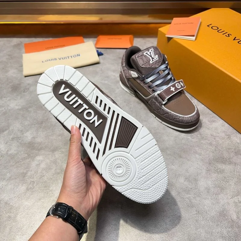 EyeCatching Louis Vuitton Trainer Sneaker 32549