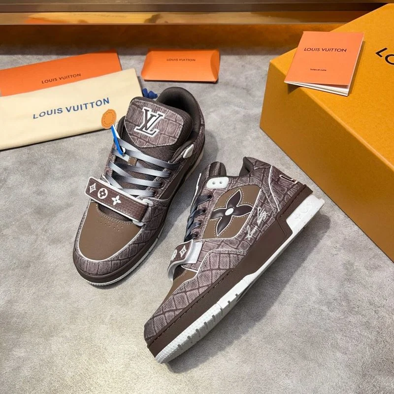 EyeCatching Louis Vuitton Trainer Sneaker 32549