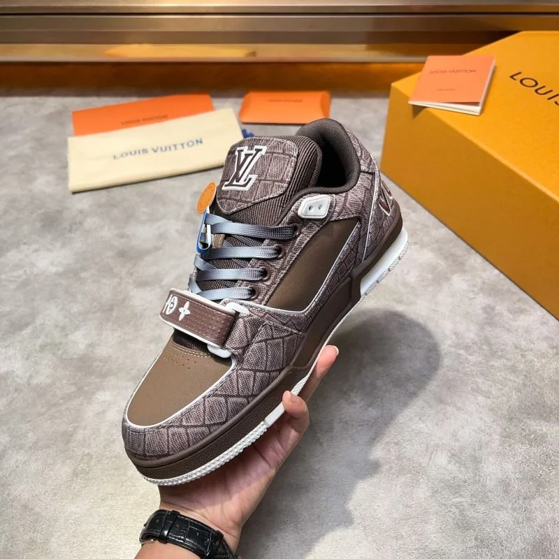 EyeCatching Louis Vuitton Trainer Sneaker 32549