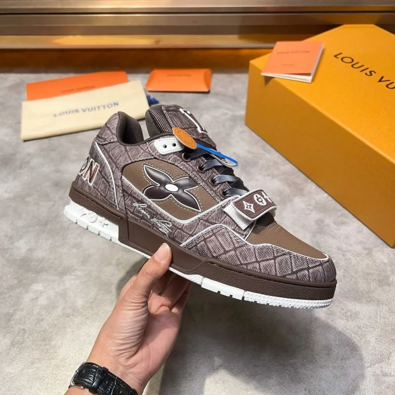 EyeCatching Louis Vuitton Trainer Sneaker 32549